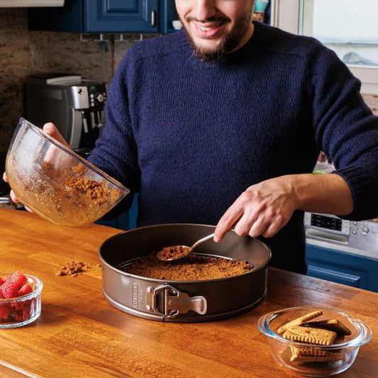 asimetriA - Molde redondo de bisagra metálica