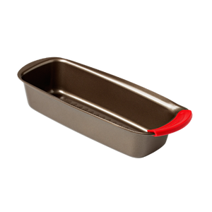 asimetriA - Cakeform aus Metall mit griffigem Griff