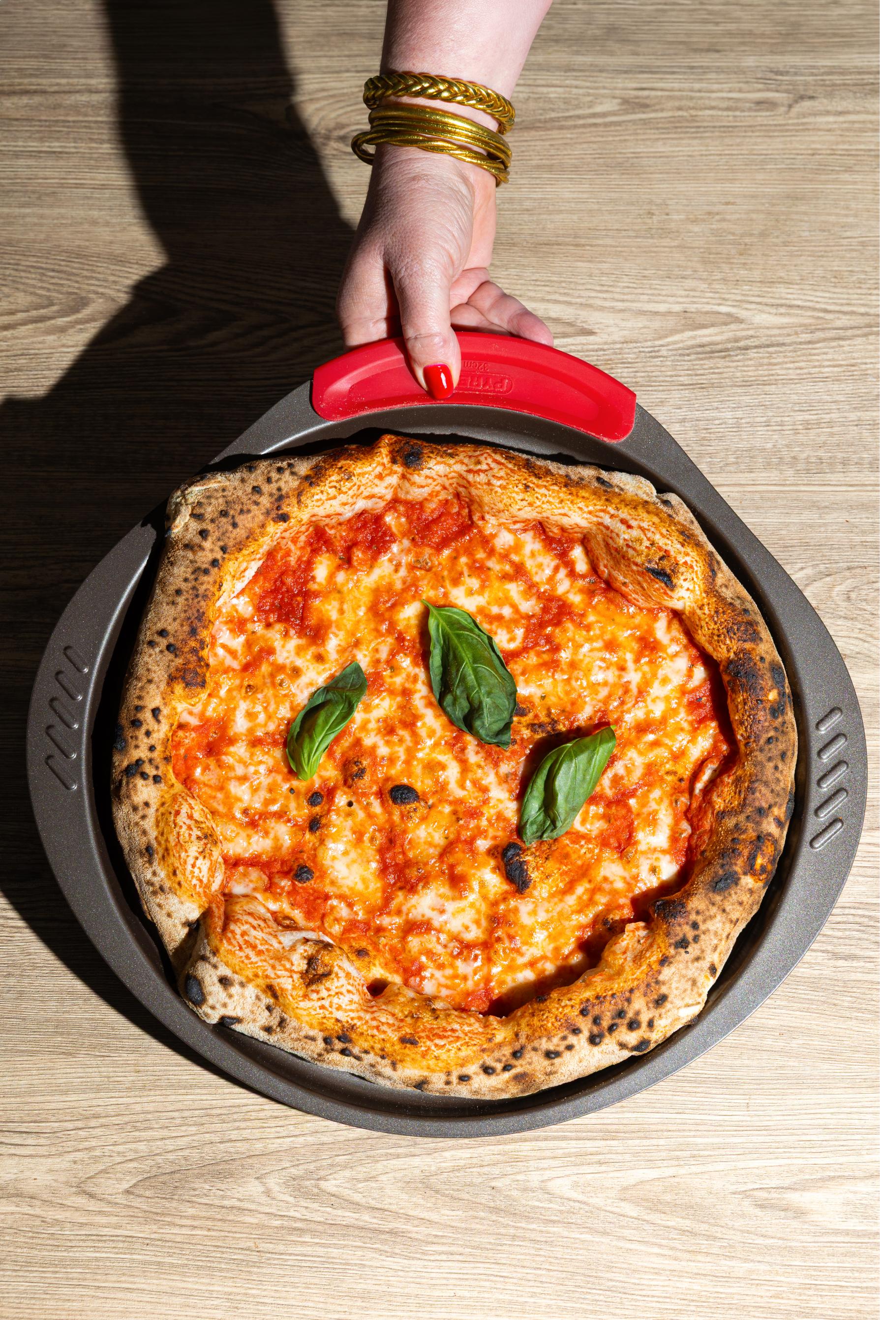 asimetriA - Gemakkelijk vast te pakken metalen pizzapan - diverse maten & vormen