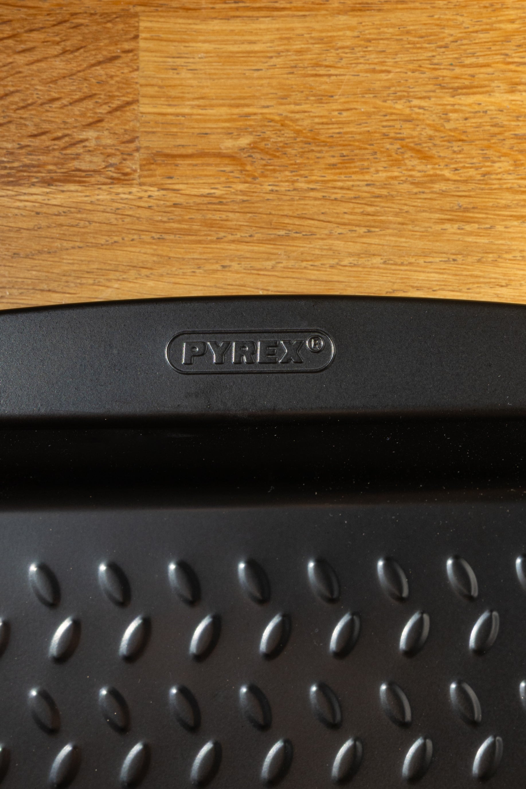 Rechteckige Auflaufform aus Metall mit griffigem Griff - GLIDE