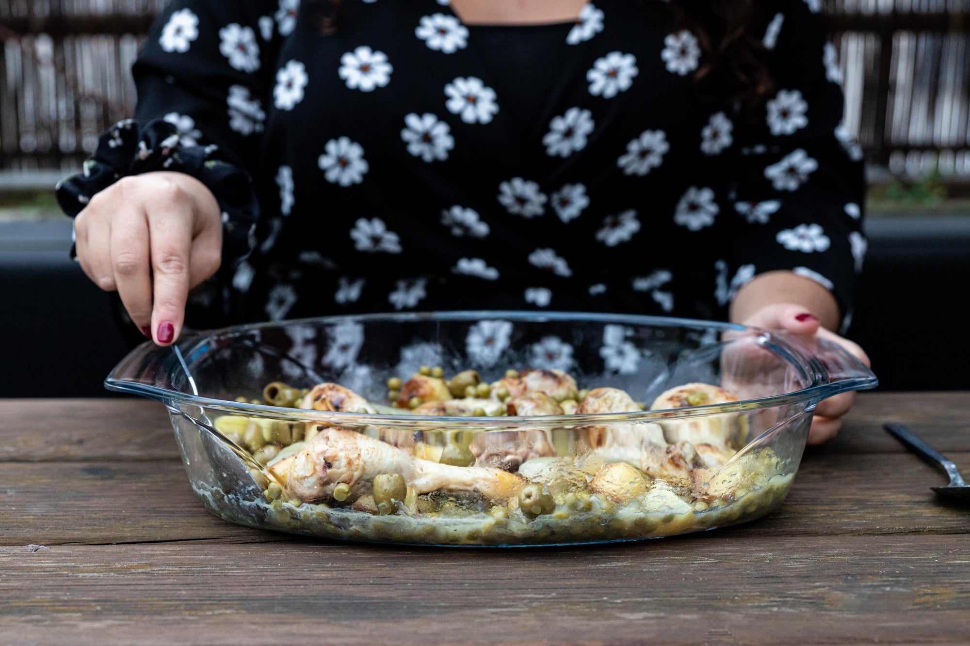 Ovale Auflaufform aus Glas mit breiten Griffen
