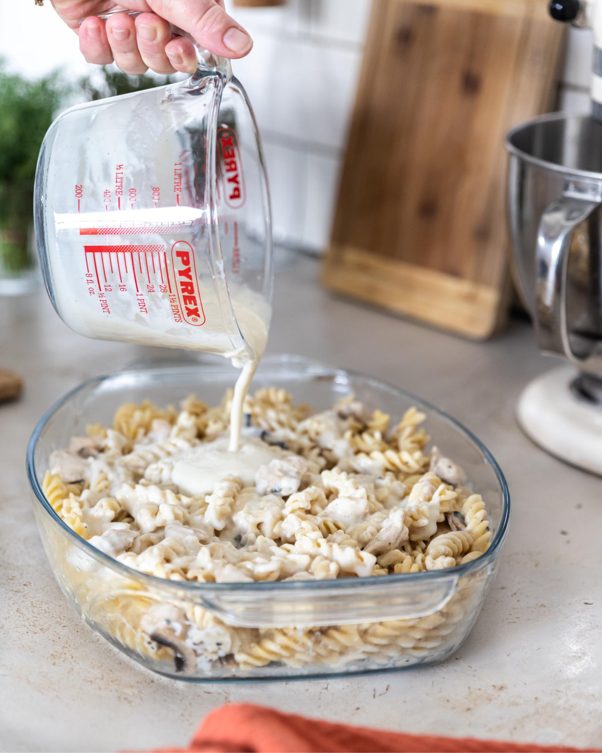 Ovale Auflaufform aus Glas mit breiten Griffen