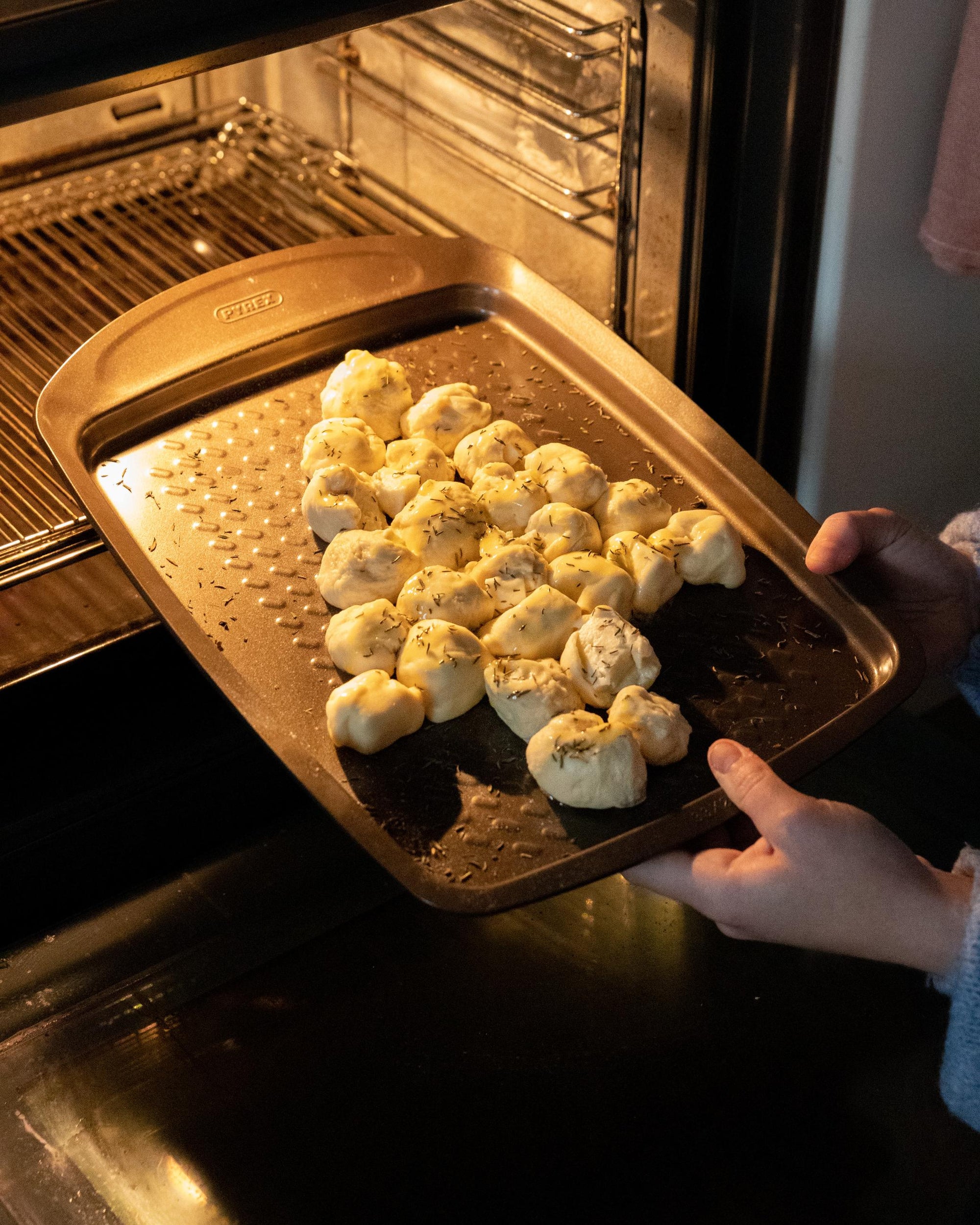 Plaque à pâtisserie en métal avec prise en main facile 33x25 cm- asimetriA