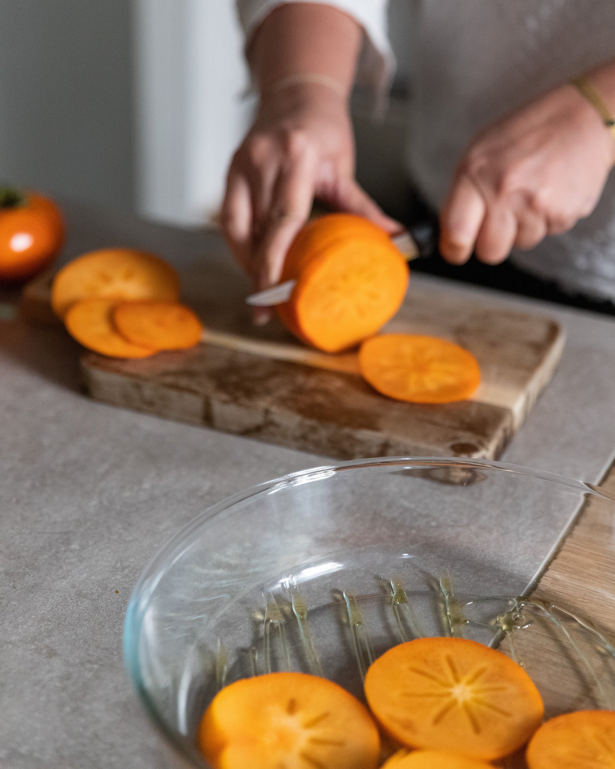 Set of 2 bakeware - 26cm round cake dish + 28cm Glass Tart tin - Bake & Enjoy