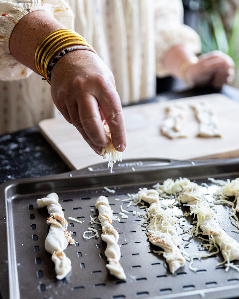 asimetriA - Plaque à pizza en métal avec prise en main facile - différentes tailles & formes